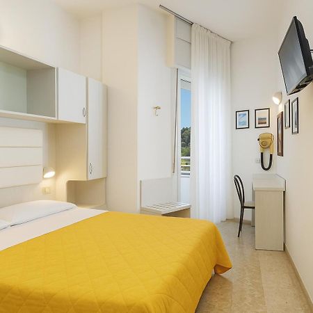 Hotel Imperiale Cesenatico Esterno foto