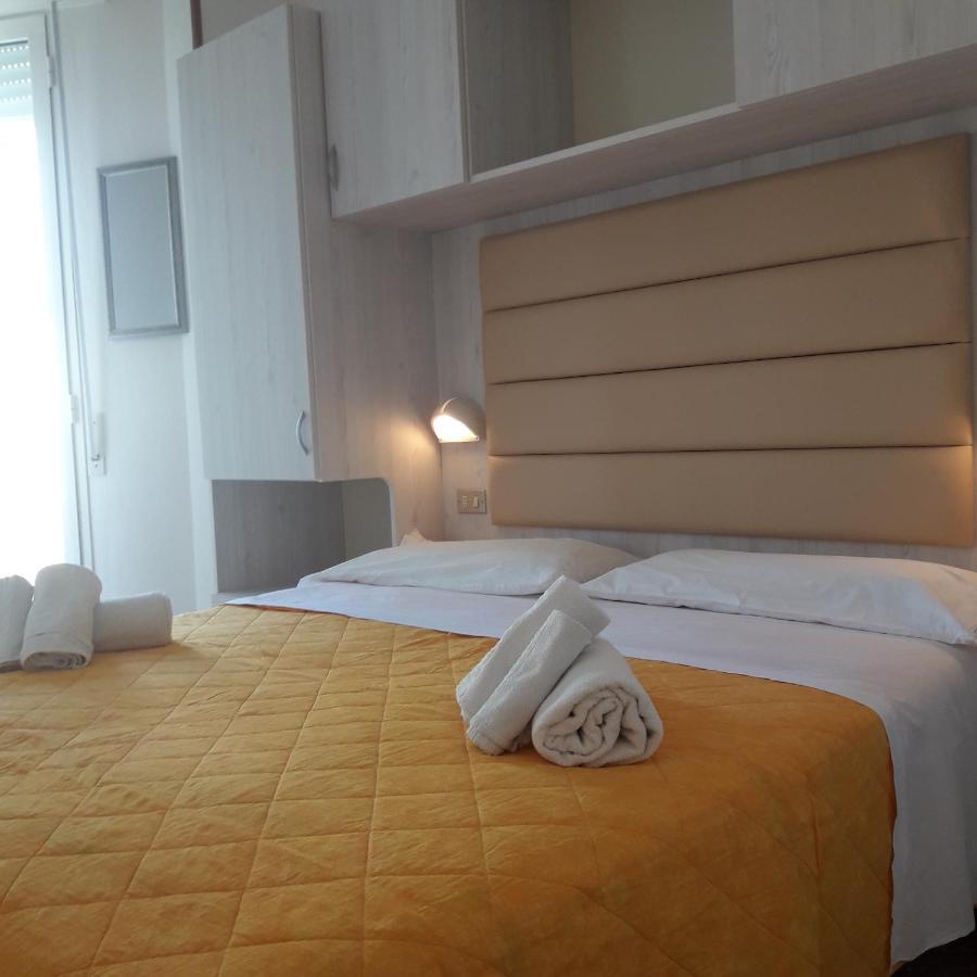 Hotel Imperiale Cesenatico Esterno foto