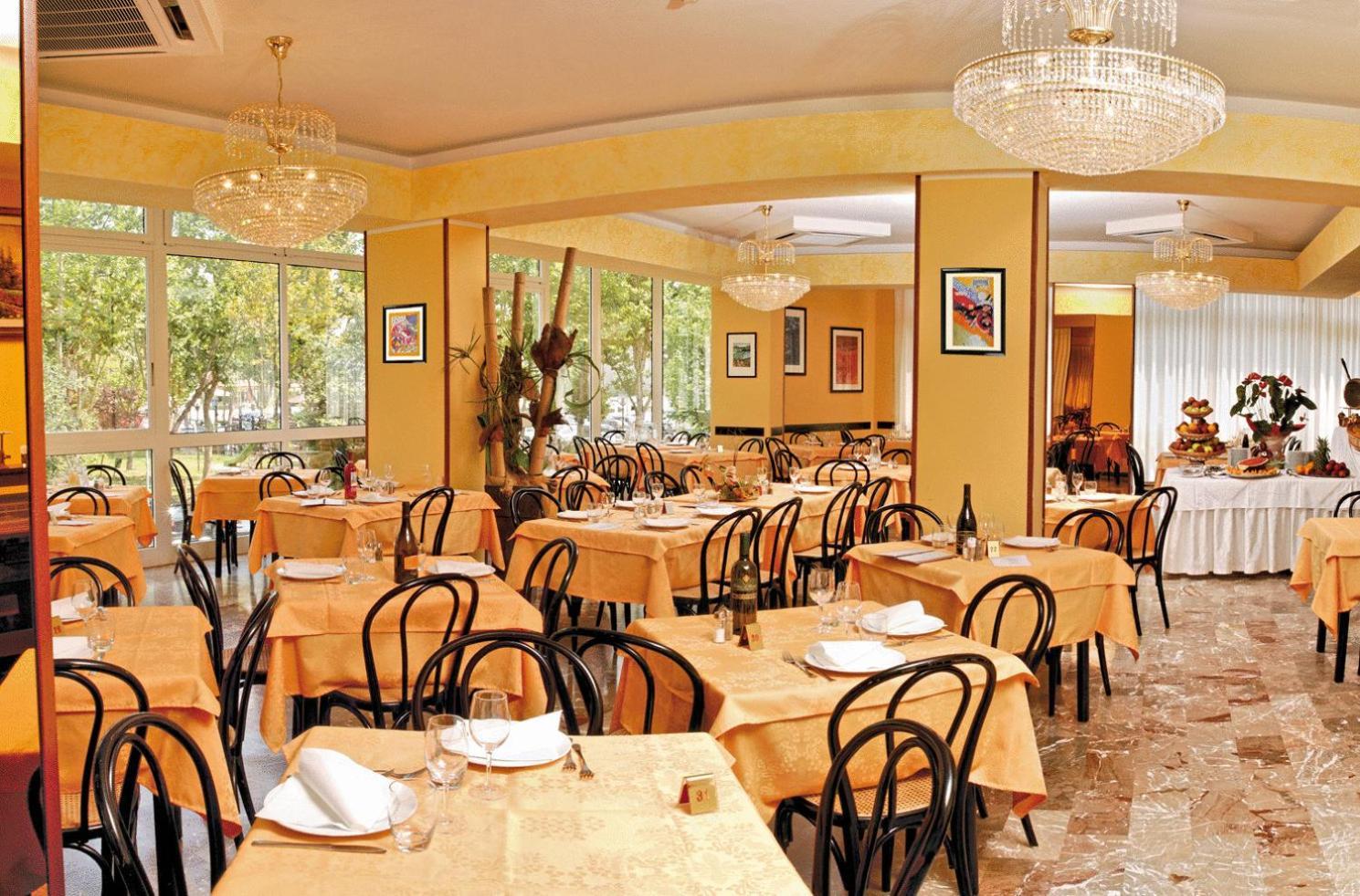Hotel Imperiale Cesenatico Esterno foto