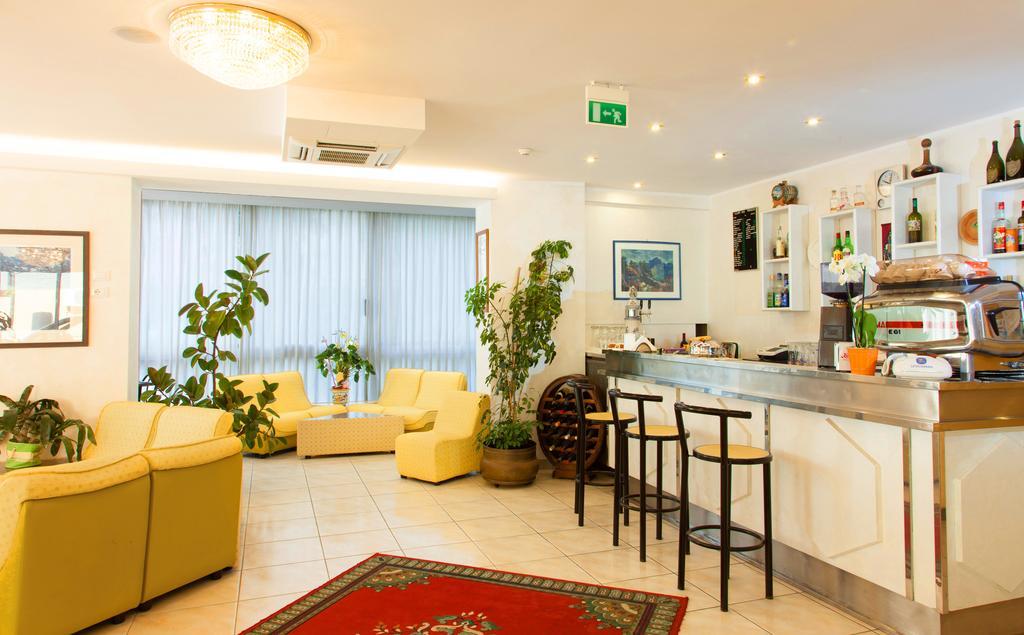 Hotel Imperiale Cesenatico Esterno foto