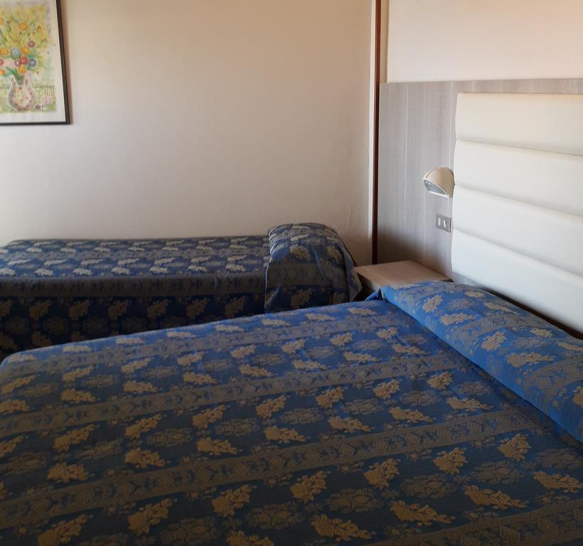 Hotel Imperiale Cesenatico Esterno foto