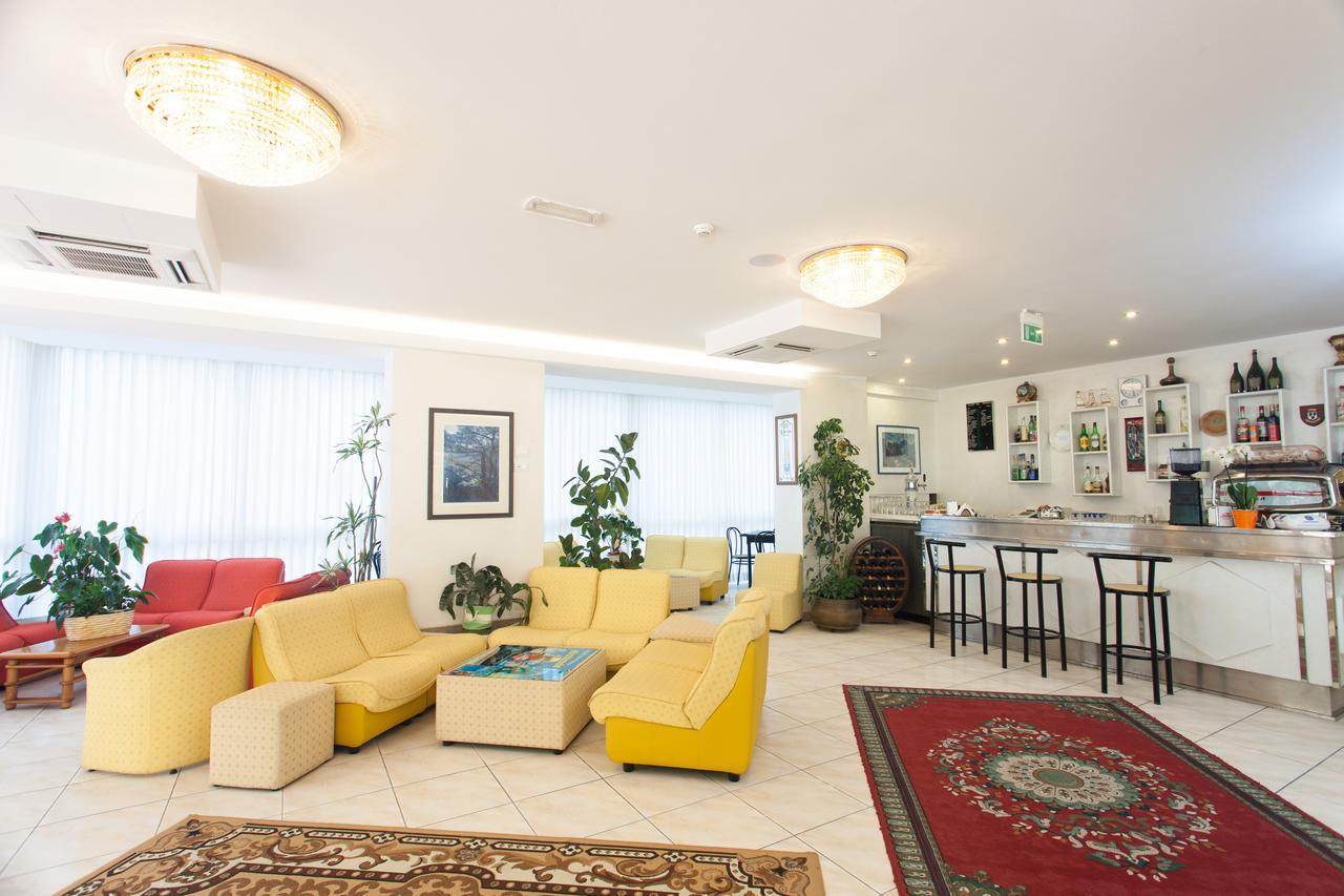 Hotel Imperiale Cesenatico Esterno foto